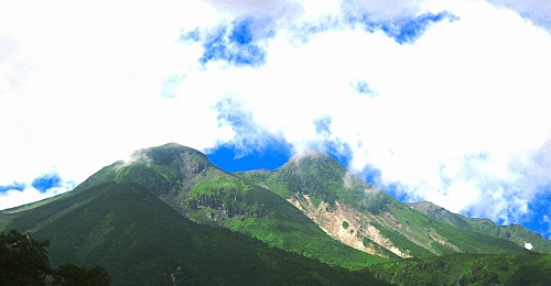 平瀬道から見た御前峰